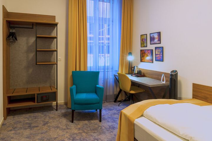 Room 18 of 35