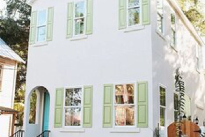 Exterior of La Casita De Rosemary by Vtrips