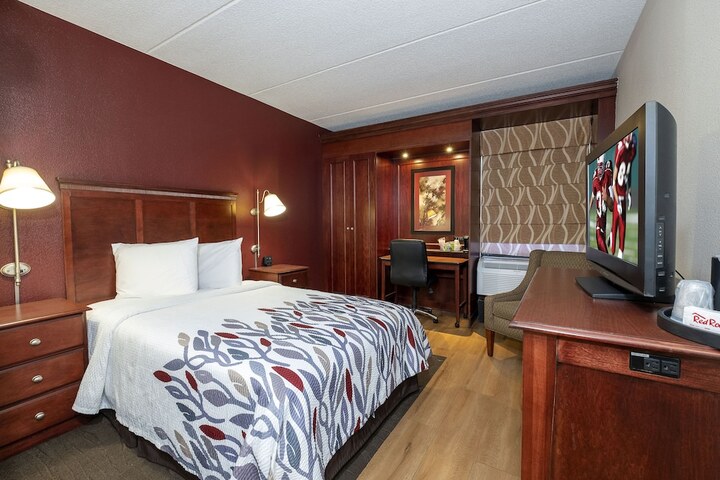 Standard | King Bed (3 of 13)