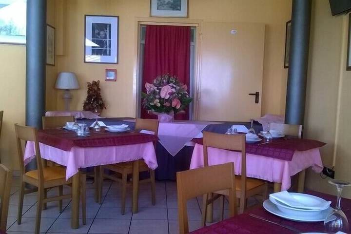 Dining 20 of 38