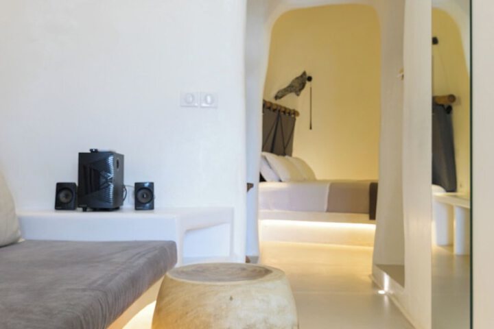 Room 7 of 102