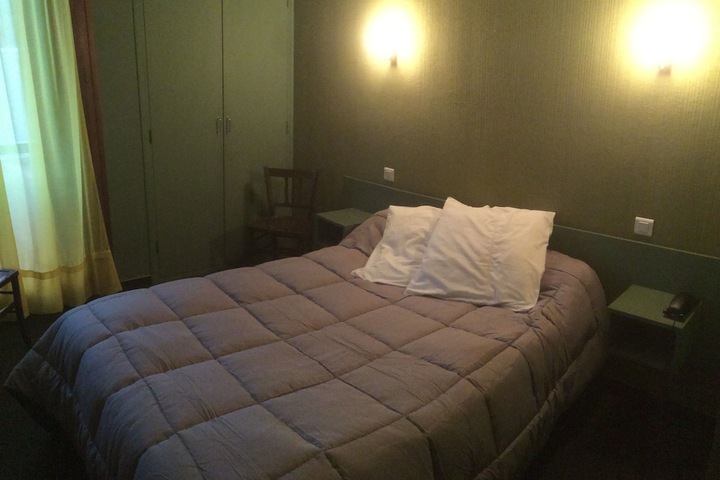 Room 10 of 80