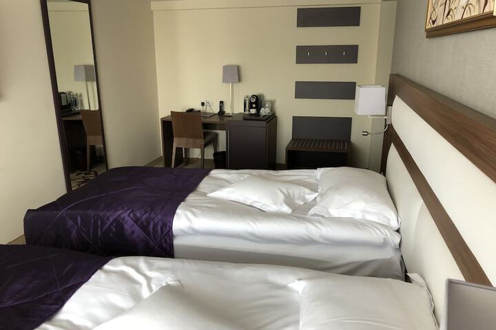 Room 17 of 49