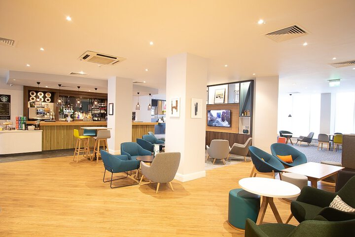 Lounge 138 of 210