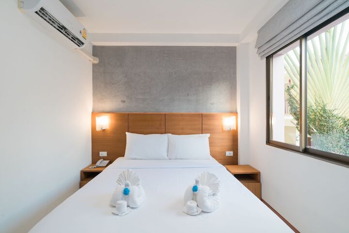 Room 21 of 102