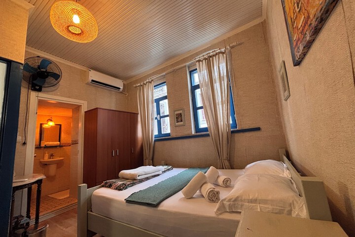 Room 12 of 73