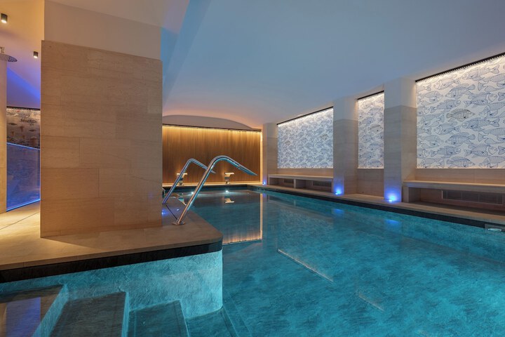 Pool 40 of 77