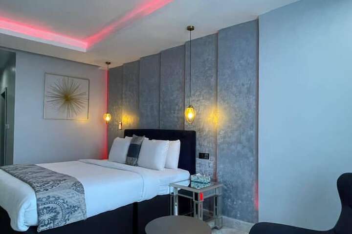 Room 13 of 34