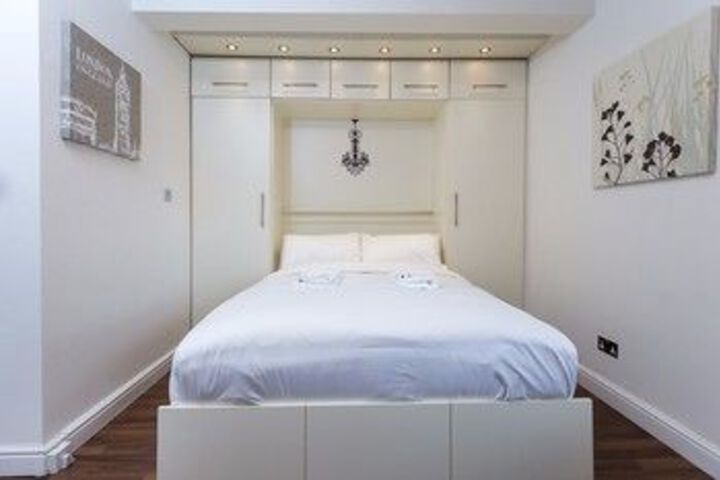 Room 5 of 14