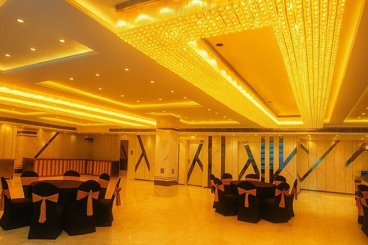 Ballroom/Hall 15 of 25