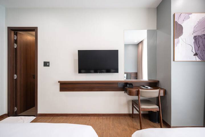 Room 7 of 93