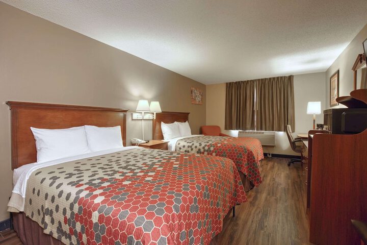 2 Queen Beds (5 of 5)