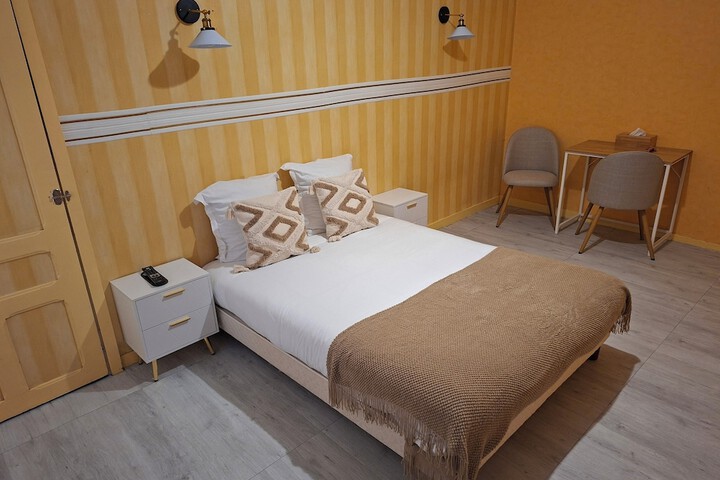 Room 4 of 6