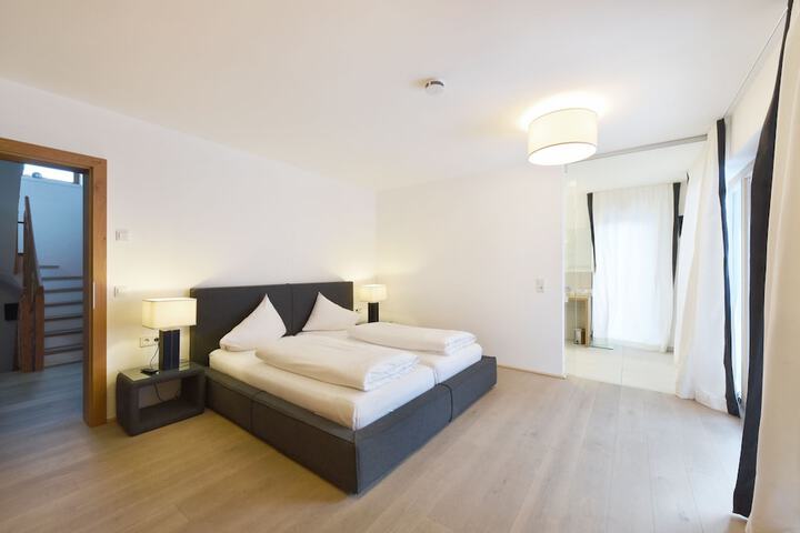 Room 2 of 38