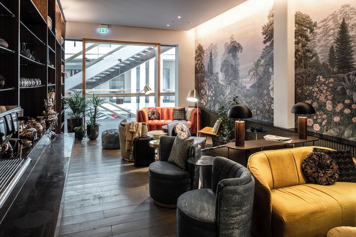 Guest Lobby