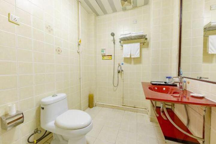 Changxing Business Hotel (Dongying East Bus Station)