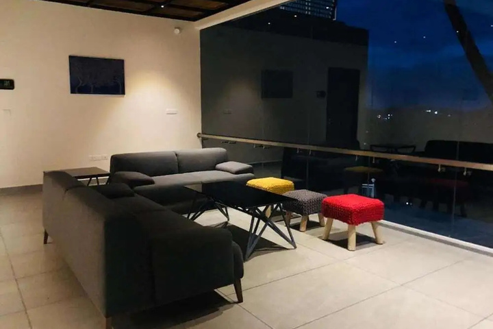 Room 9 of 21