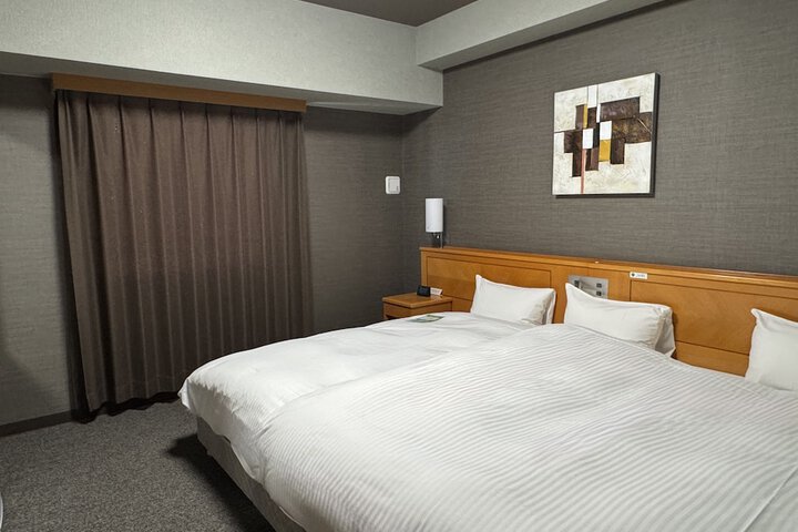 Room 8 of 22