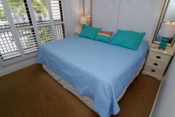 Room 11 of 28