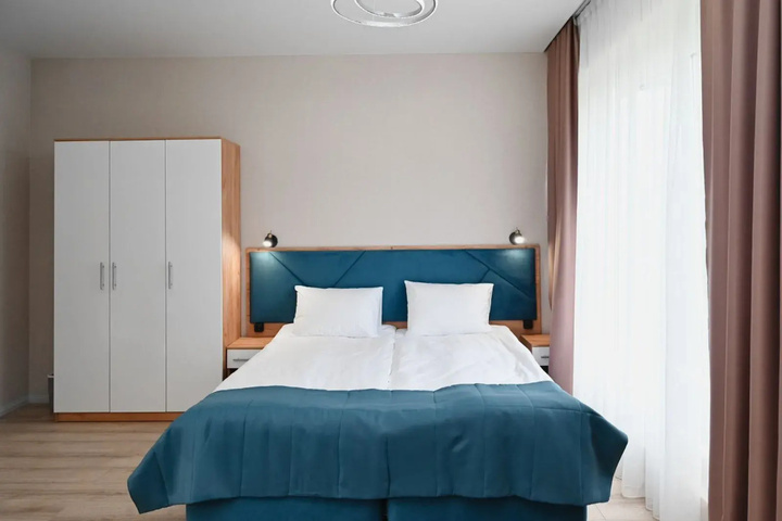 Room 4 of 32
