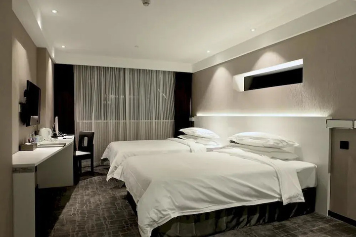 Room 5 of 14