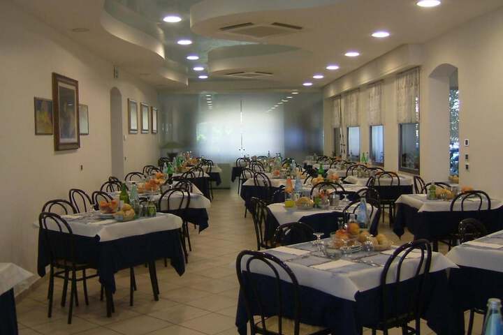 Dining 37 of 62