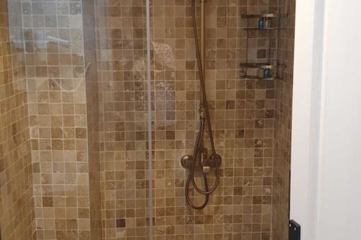 Room 10 of 32