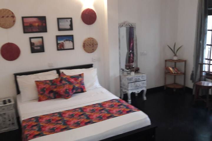 Room 7 of 28