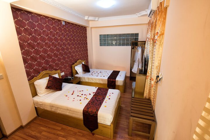 Room 11 of 48
