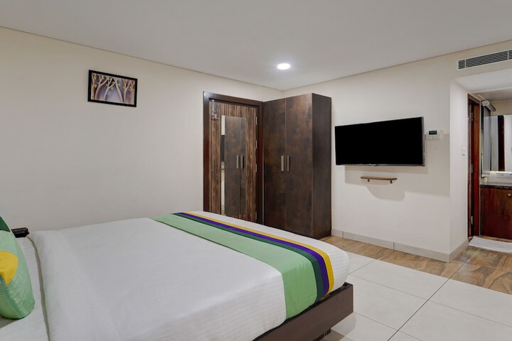 Room 13 of 38