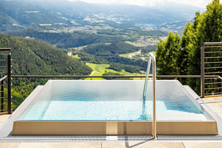 Pool 53 of 221