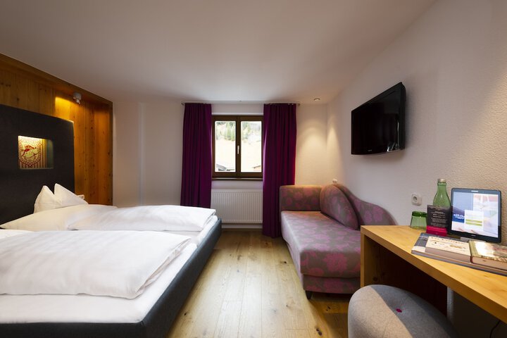 Room 81 of 176