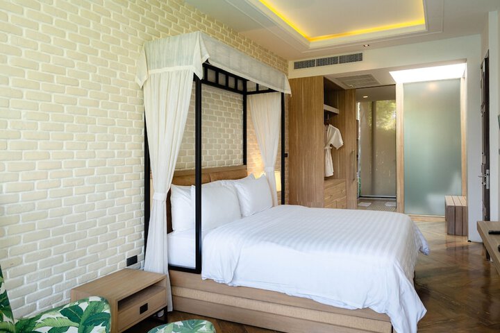 Room 26 of 174
