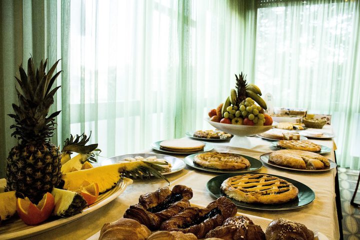 Dining 33 of 60