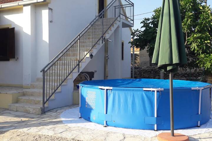 Pool 16 of 40