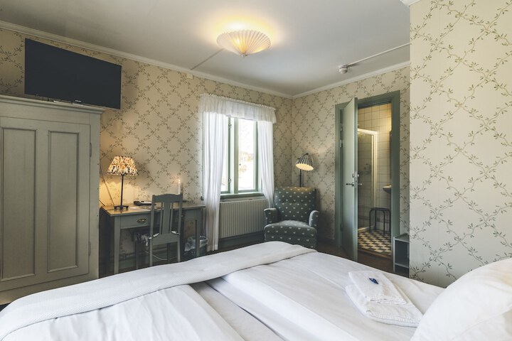 Room 14 of 42