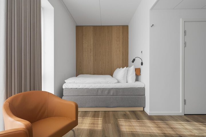 Room 16 of 77