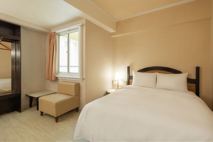 Room 8 of 21