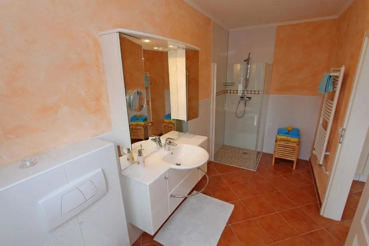 Room 2 of 2