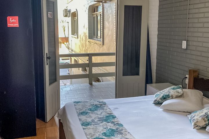 Room 10 of 63