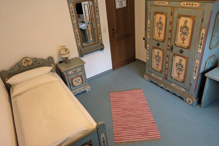 Room 10 of 30