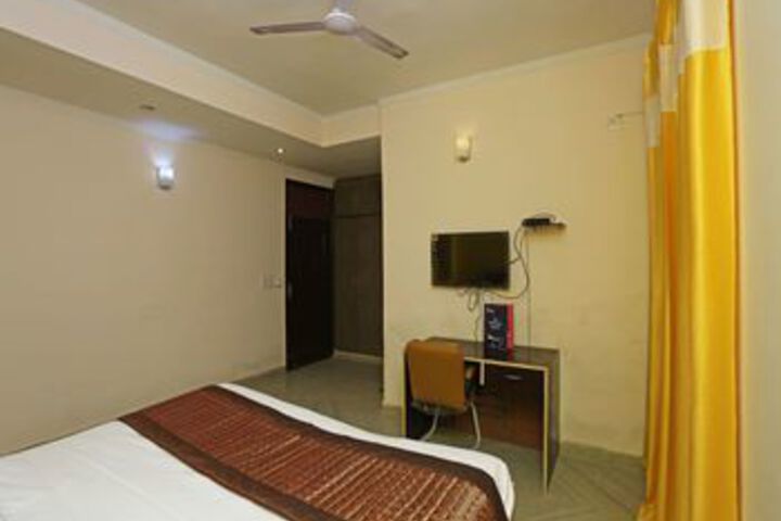 Room 6 of 25