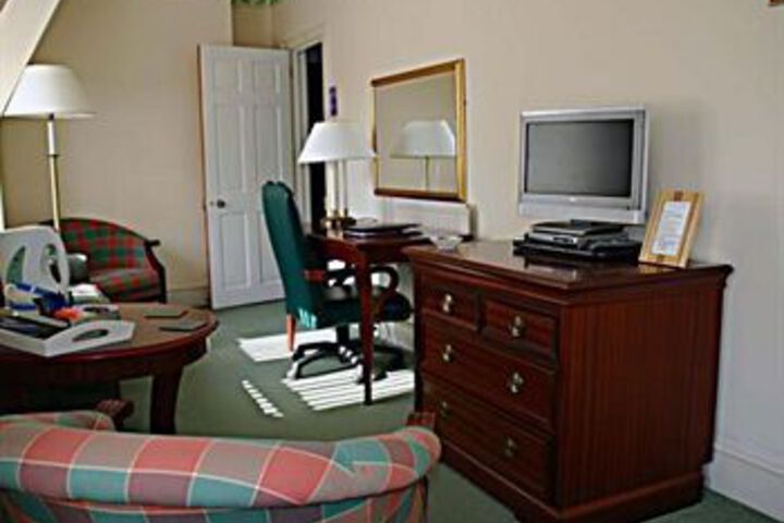 Room 17 of 18