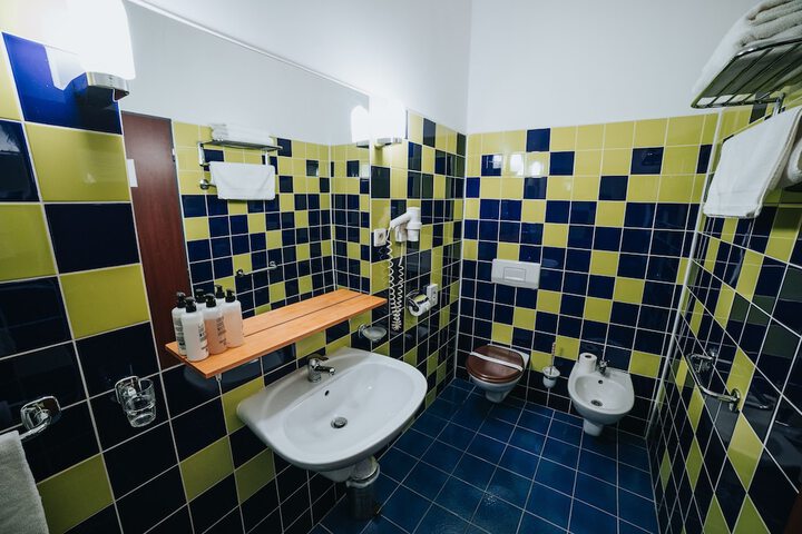 Room 34 of 70