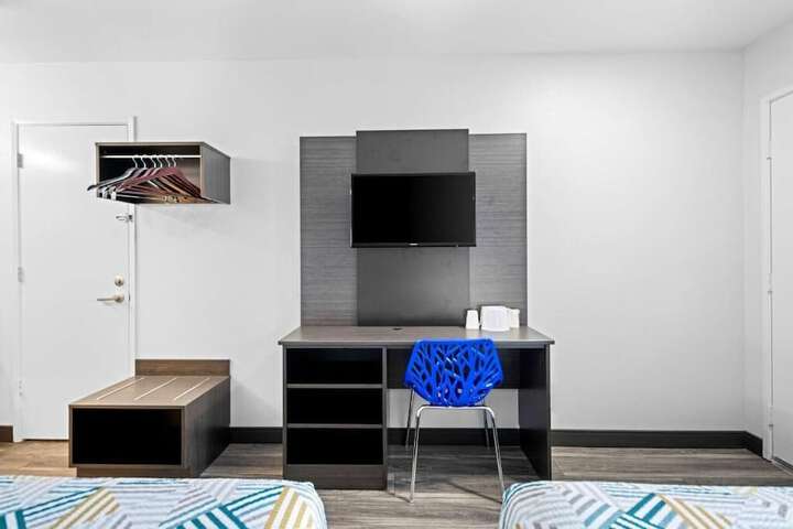 Room 7 of 10