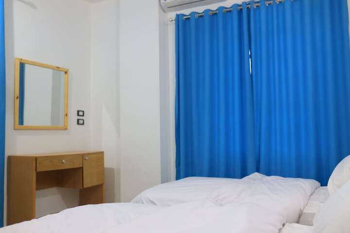 Room 16 of 100