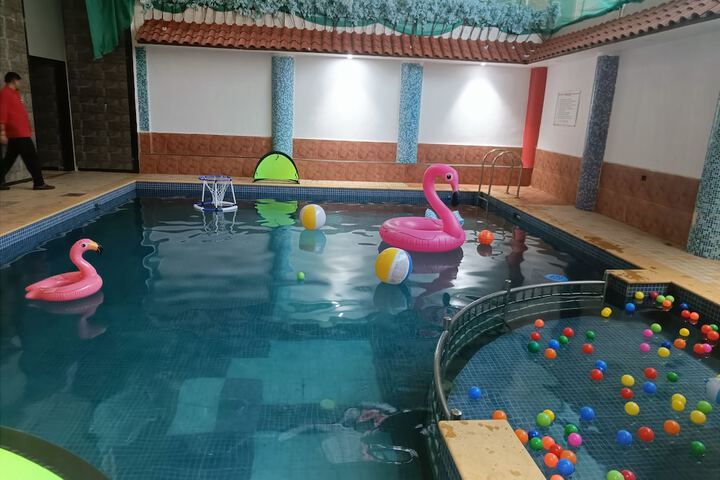 Pool 69 of 125
