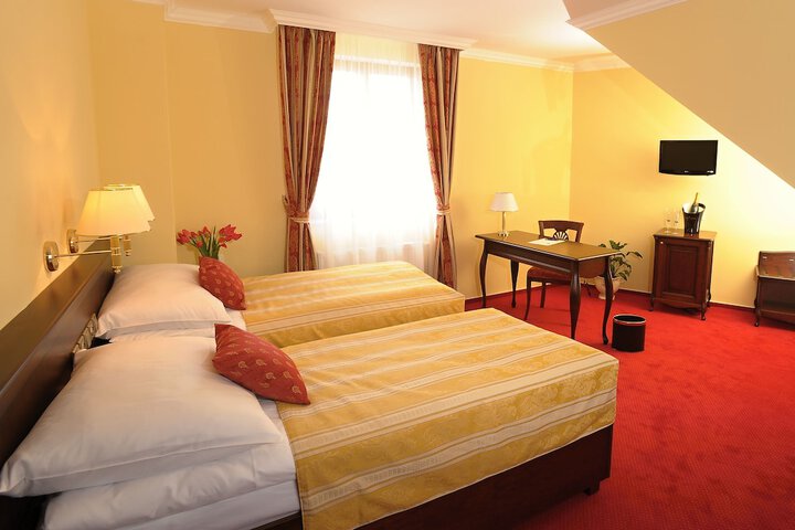 Room 8 of 42