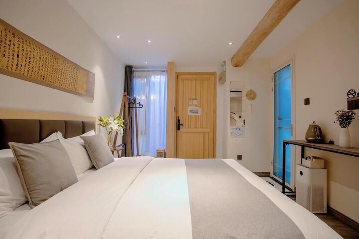 Room 4 of 48