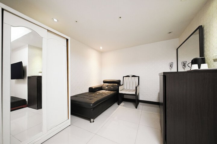 Room 32 of 70